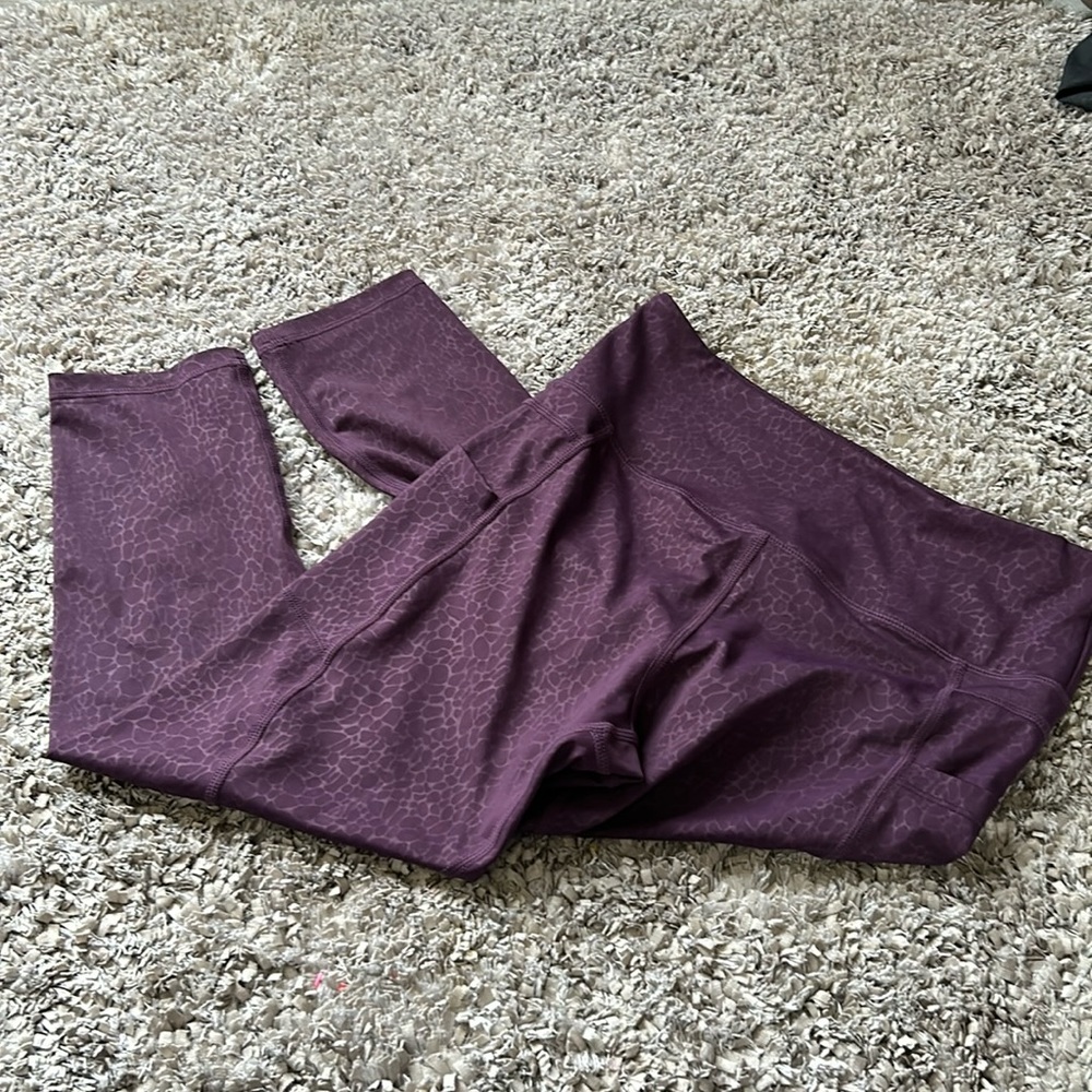 ‼️CLEARANCE‼️ Zyia Plum River Stone Pocket Light n Tight Hi-Rise Capri 20" (8-10